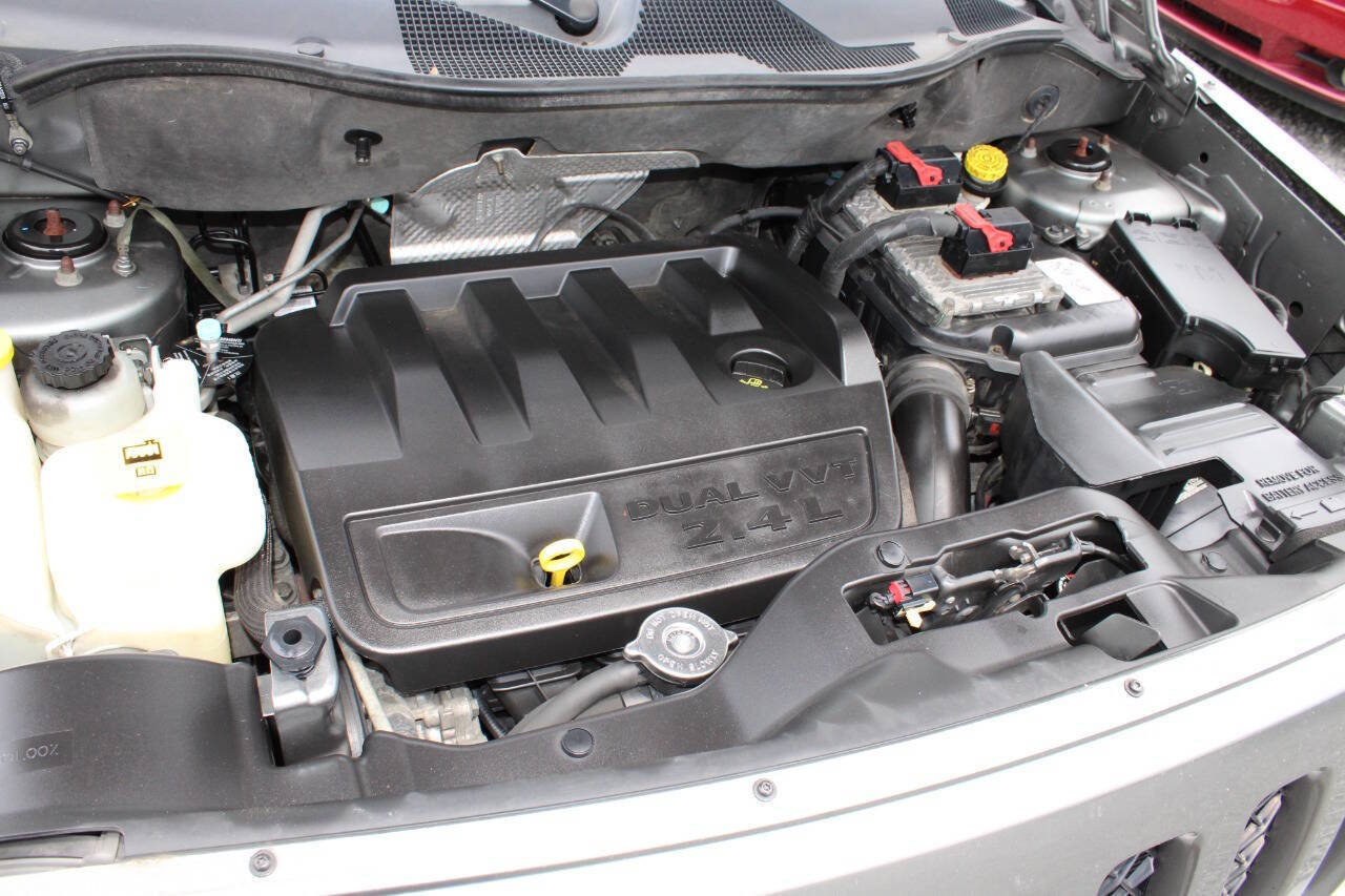 Used 2013 Jeep Patriot Latitude w/ Sun/Sound Group AWD/4WD image 24