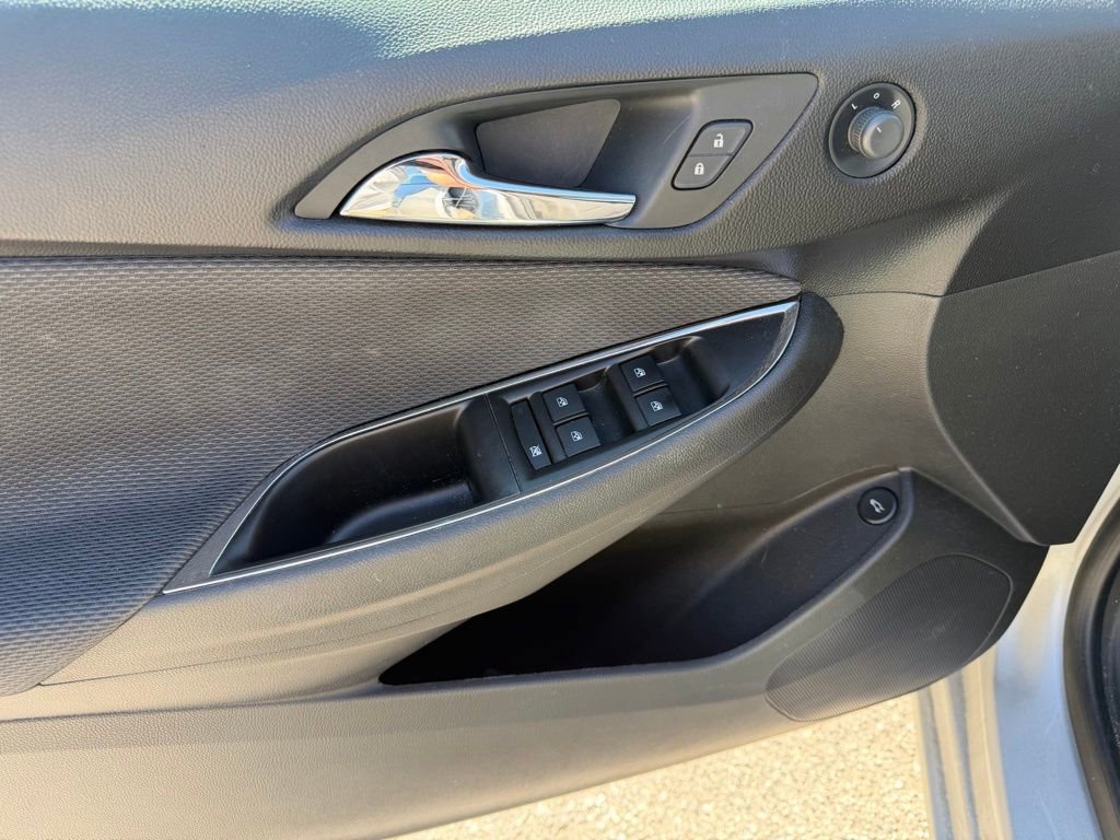 Used 2018 Chevrolet Cruze LS image 20