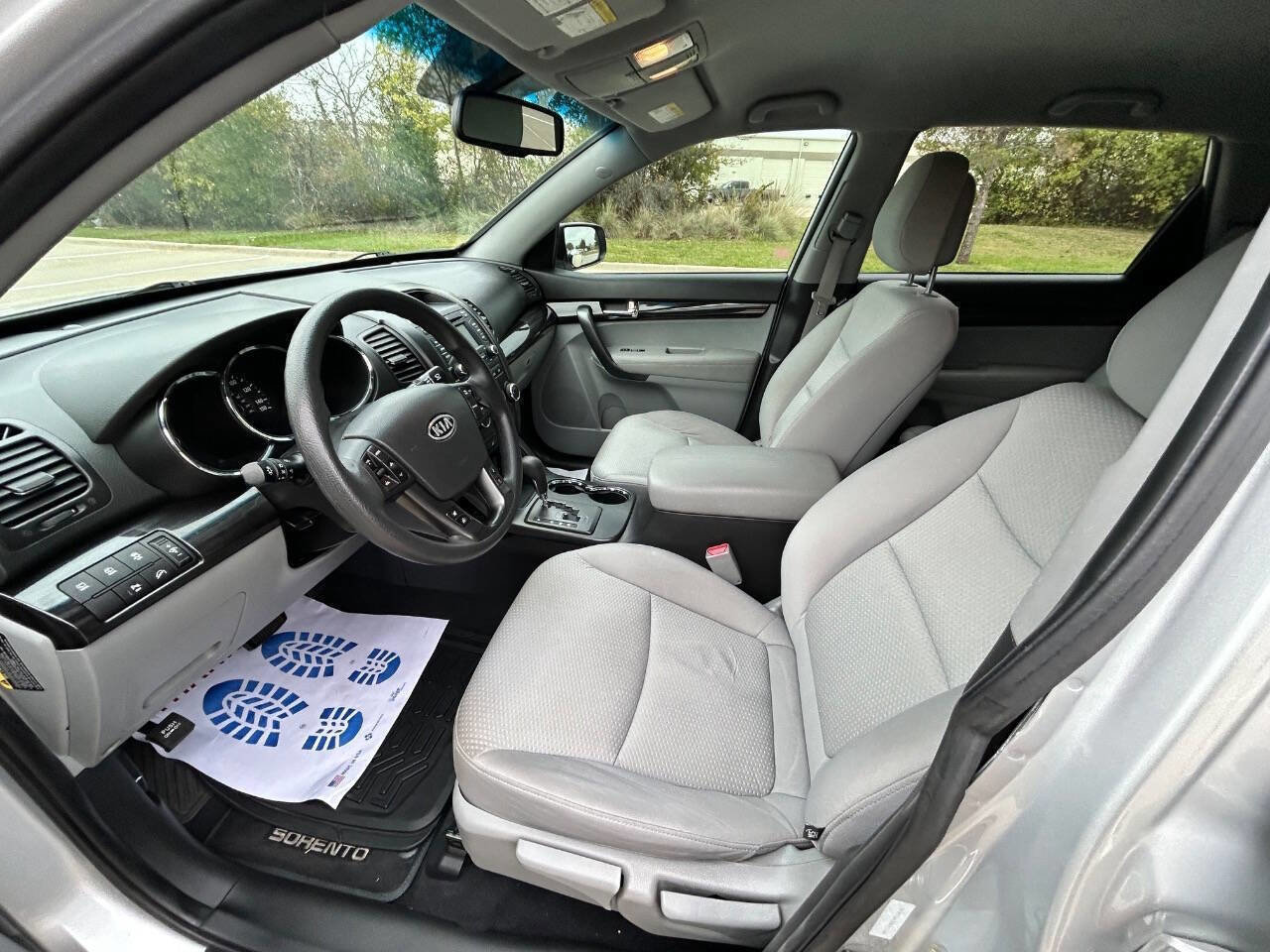 Used 2013 Kia Sorento LX w/ Convenience Pkg image 12