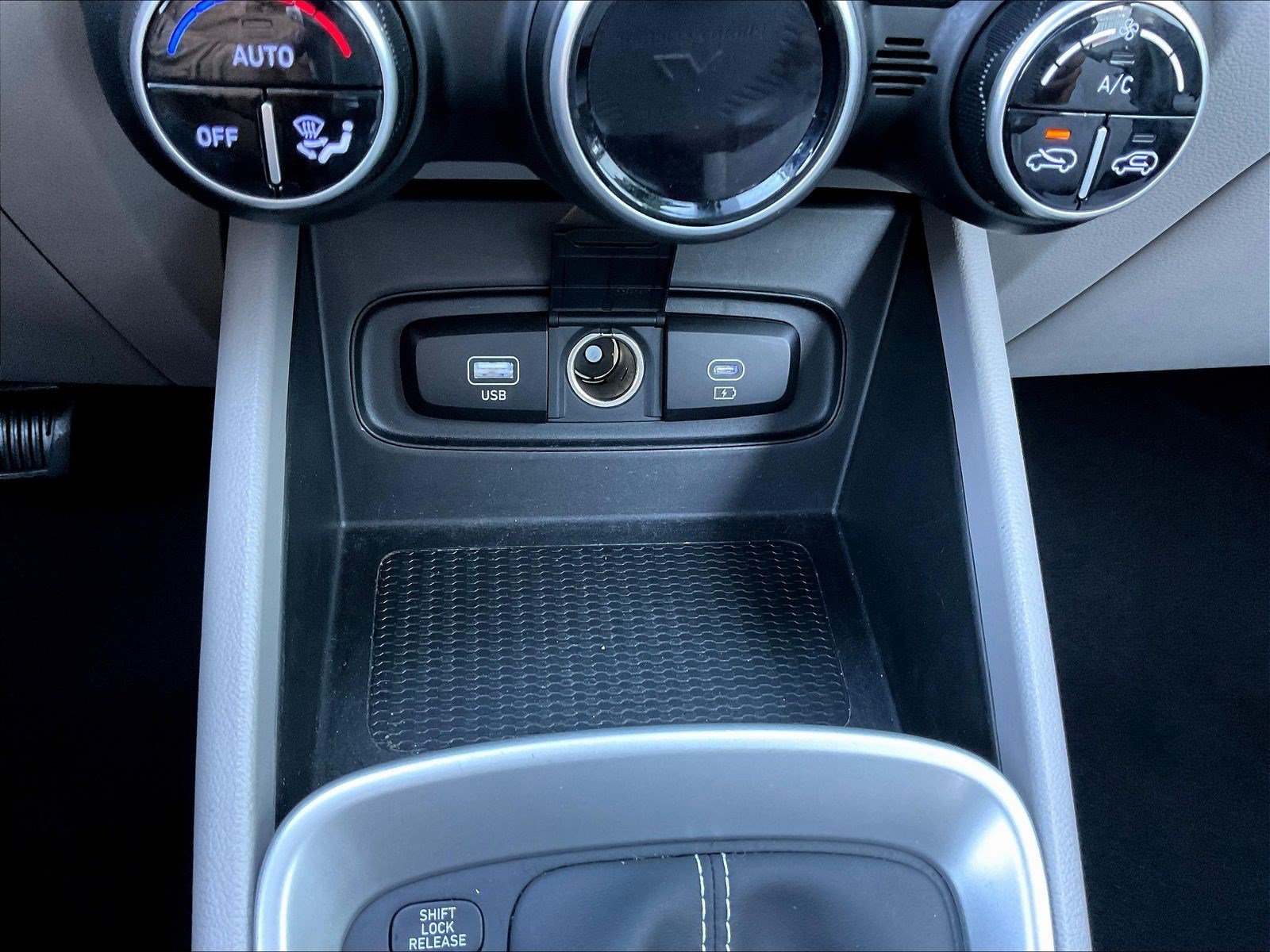 Used 2025 Hyundai Venue SEL FWD image 15
