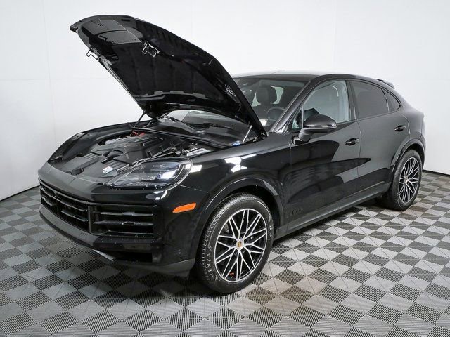 Certified 2024 Porsche Cayenne AWD image 37