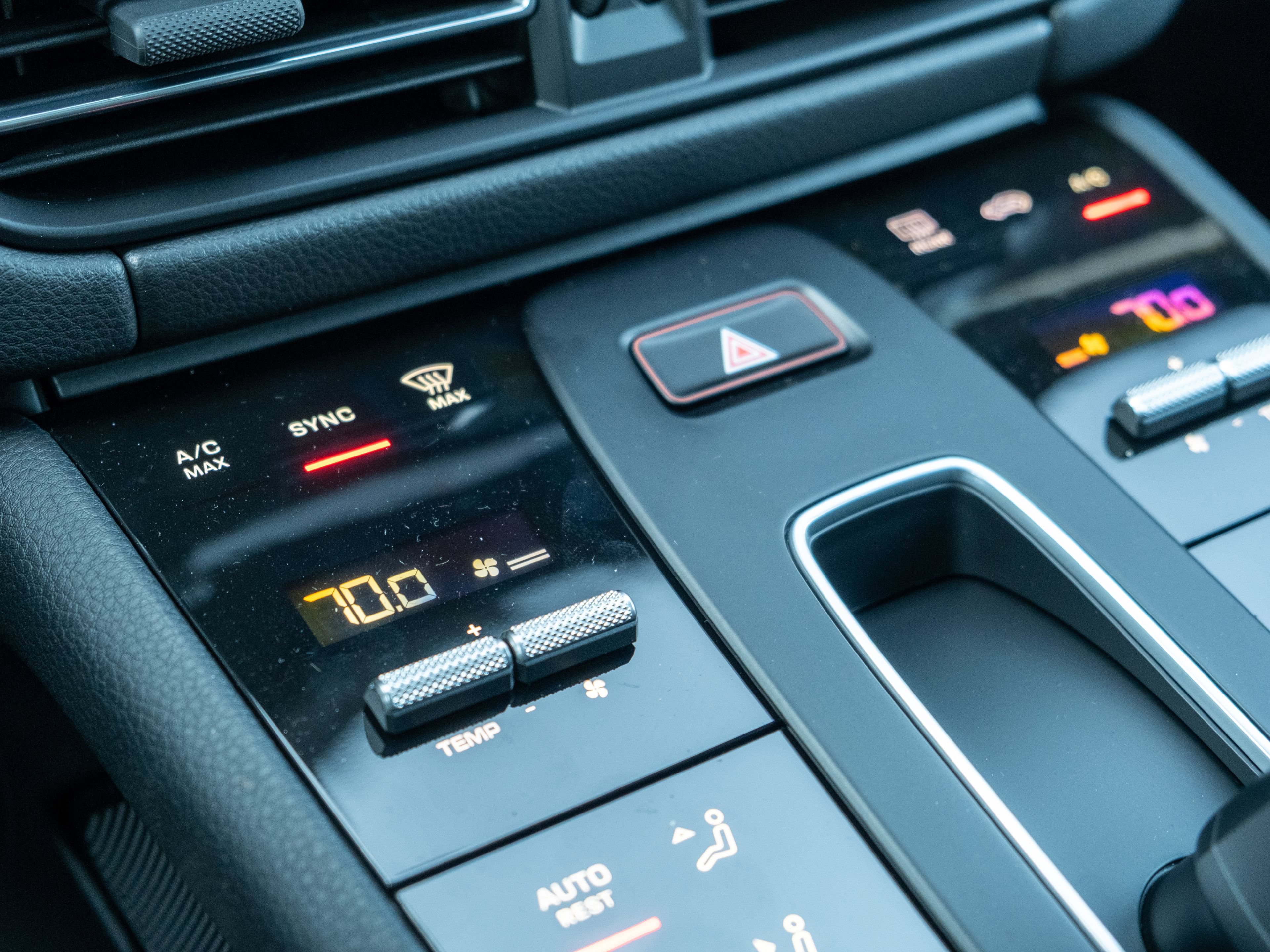 Certified 2026 Porsche Macan Turbo AWD/4WD image 32