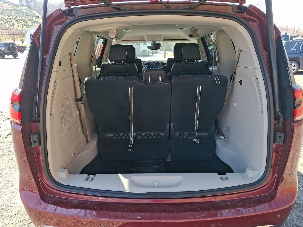 Used 2022 Chrysler Pacifica Touring-L w/ Uconnect Theater Family Group image 29