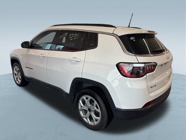 Used 2025 Jeep Compass Latitude AWD/4WD image 6