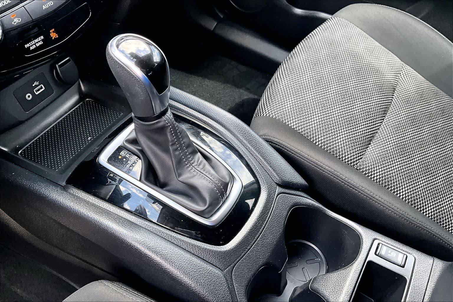 Used 2022 Nissan Rogue Sport SV FWD image 16