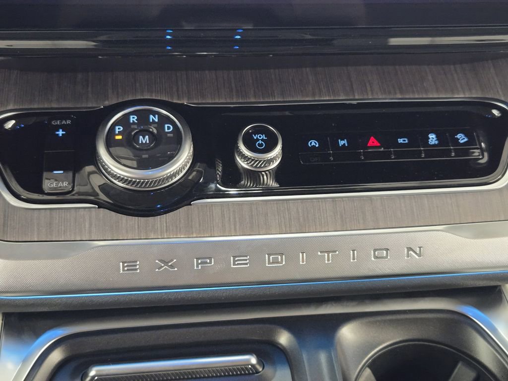 New 2026 Ford Expedition Platinum image 21