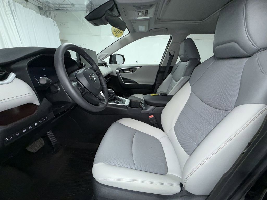 Certified 2025 Toyota RAV4 Limited w/ Advanced Technology Package AWD/4WD image 4