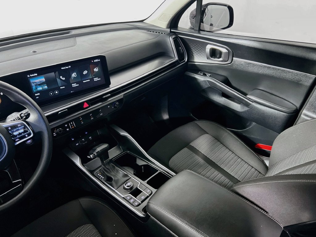 Certified 2025 Kia Sorento LX FWD image 22