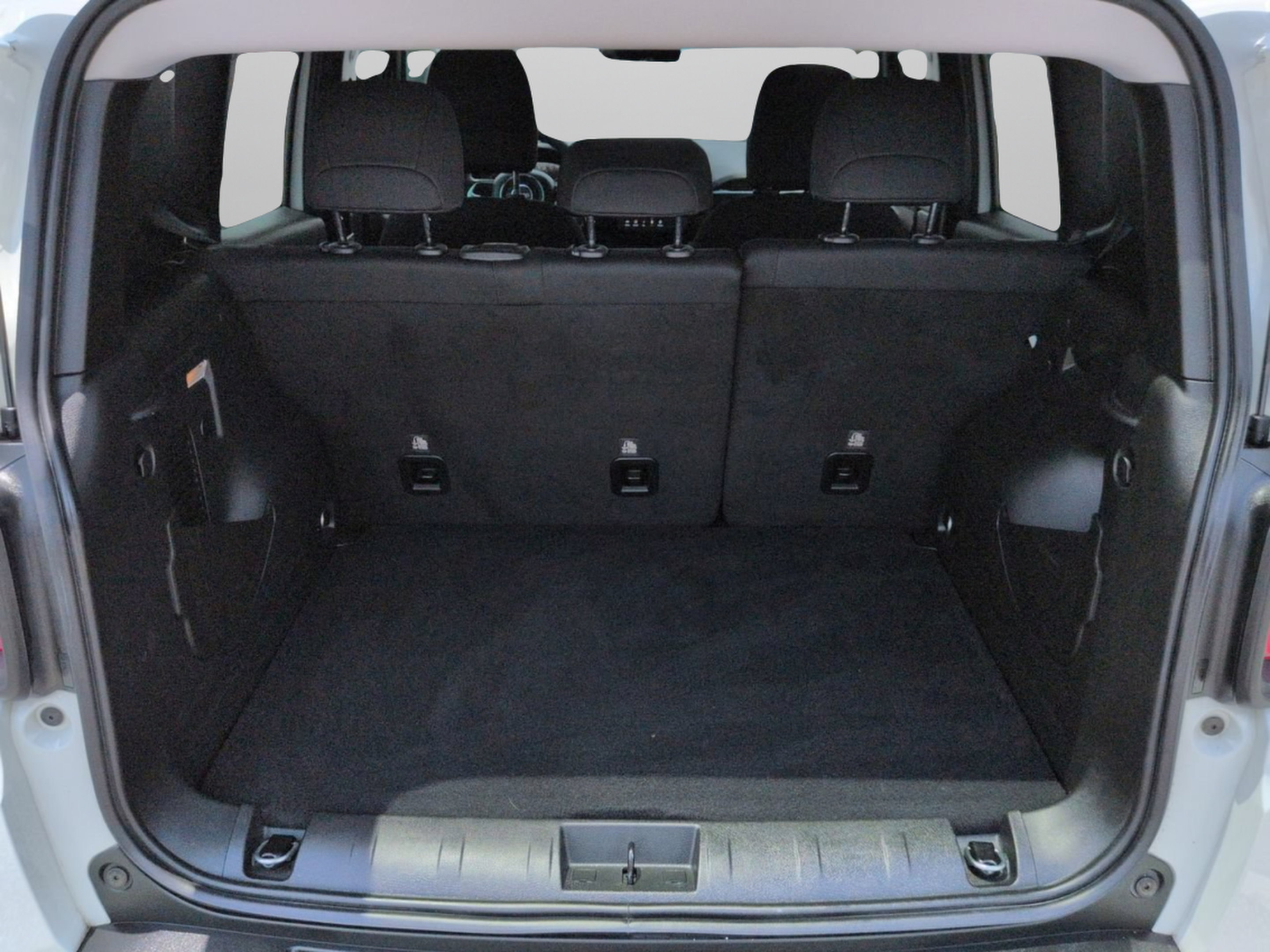 Used 2023 Jeep Renegade Latitude AWD/4WD image 17