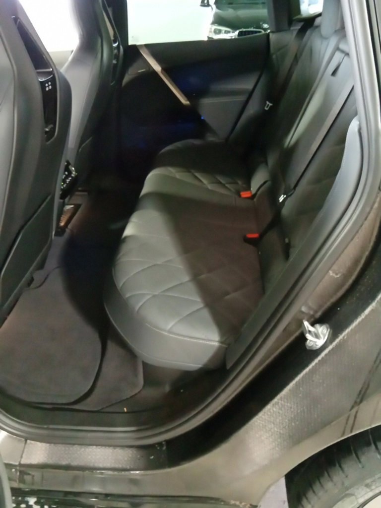 Used 2023 BMW iX xDrive50 w/ Premium Package image 11