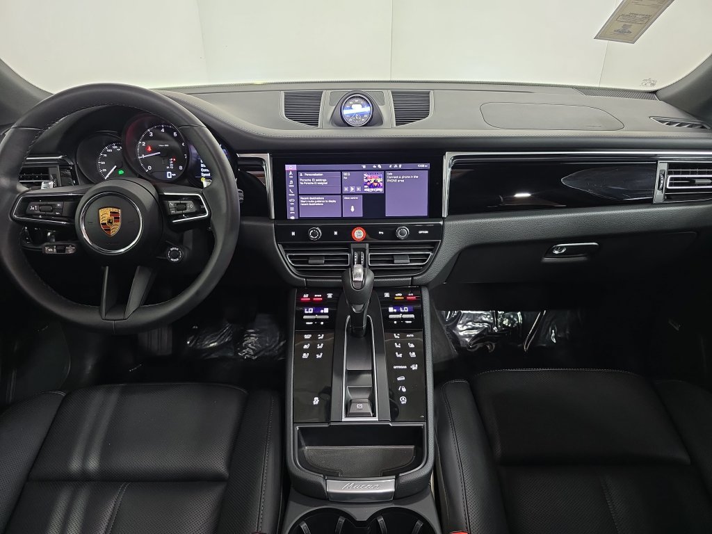 Certified 2026 Porsche Macan AWD/4WD image 13