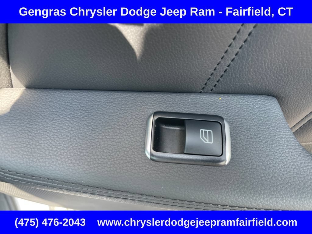 Used 2013 Mercedes-Benz E 350 4MATIC Sedan image 23
