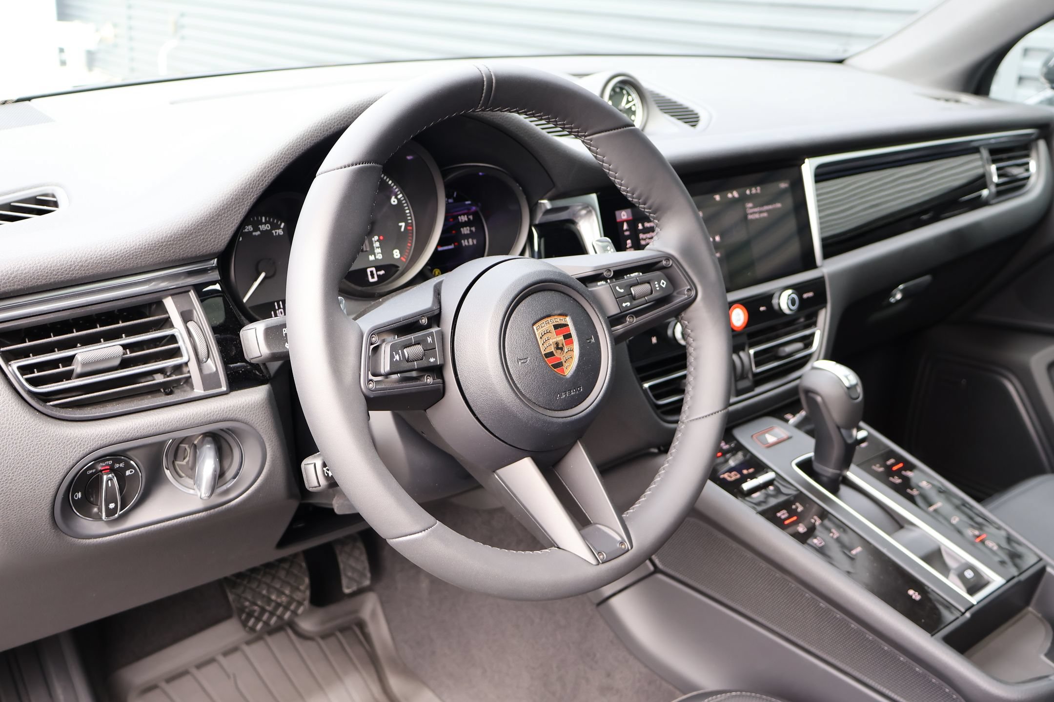 New 2026 Porsche Macan AWD/4WD image 4