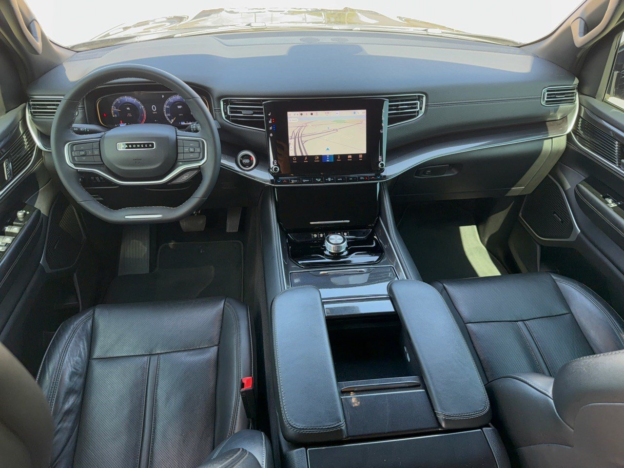 Used 2024 Jeep Wagoneer 2WD image 17