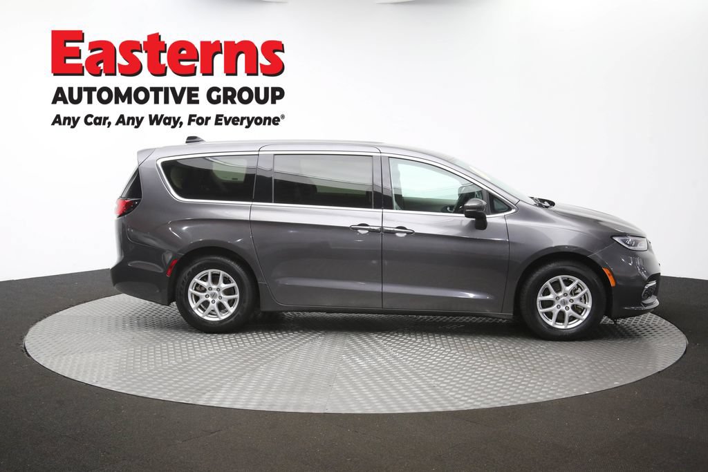 Used 2023 Chrysler Pacifica Touring-L FWD image 46