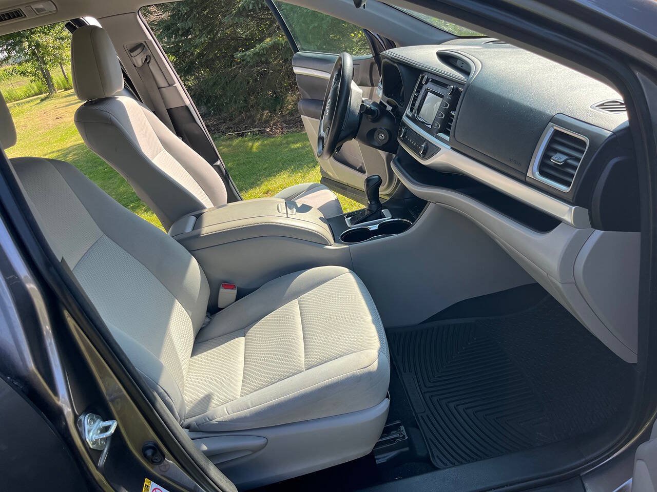 Used 2015 Toyota Highlander LE AWD/4WD image 5