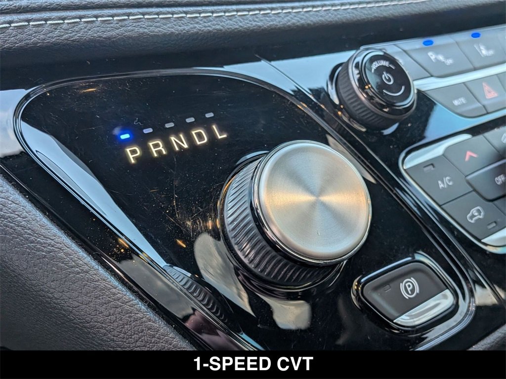 Used 2022 Chrysler Pacifica Limited w/ Uconnect Theater Family Group image 5