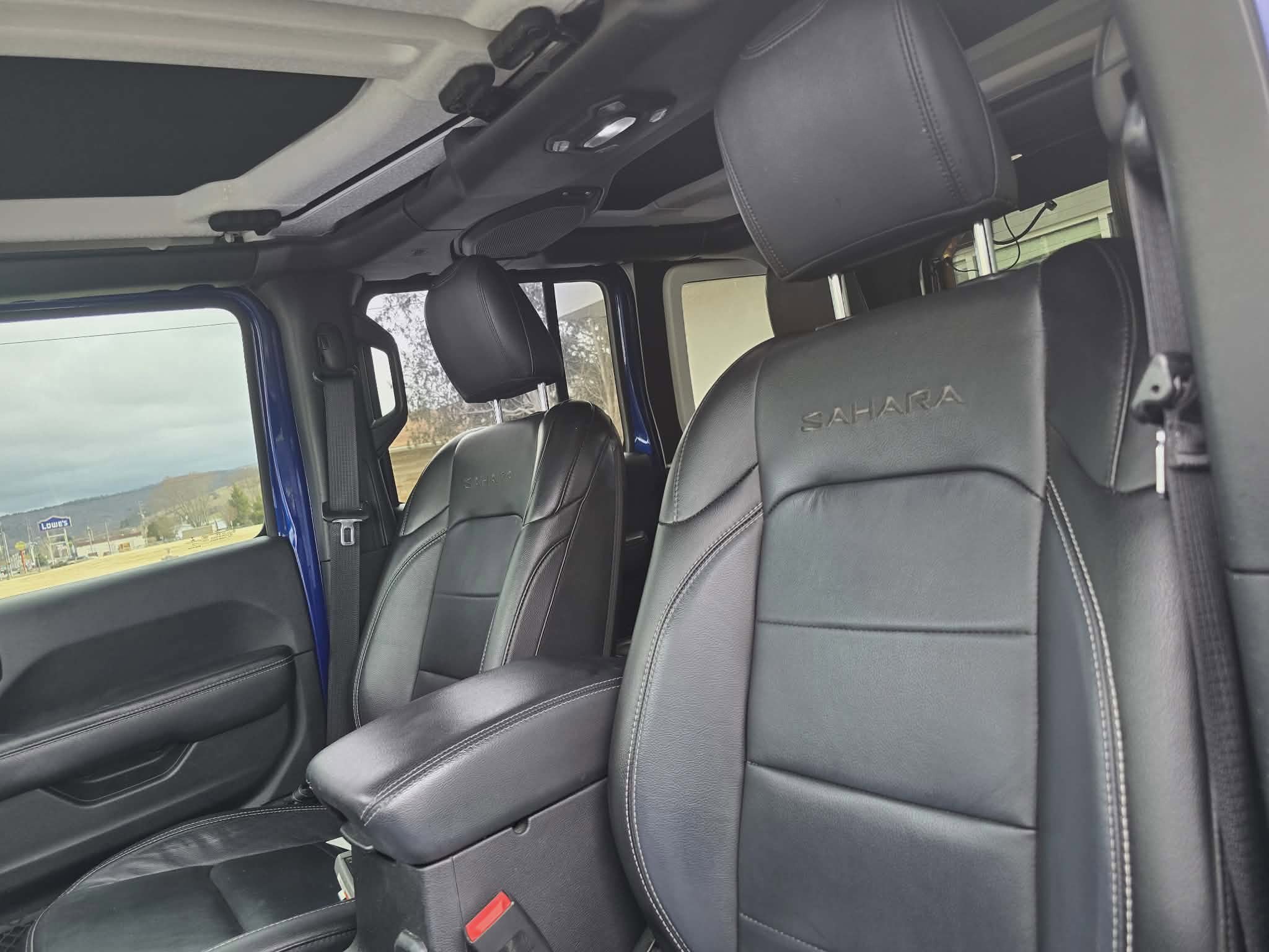 Used 2018 Jeep Wrangler Unlimited Sahara image 12