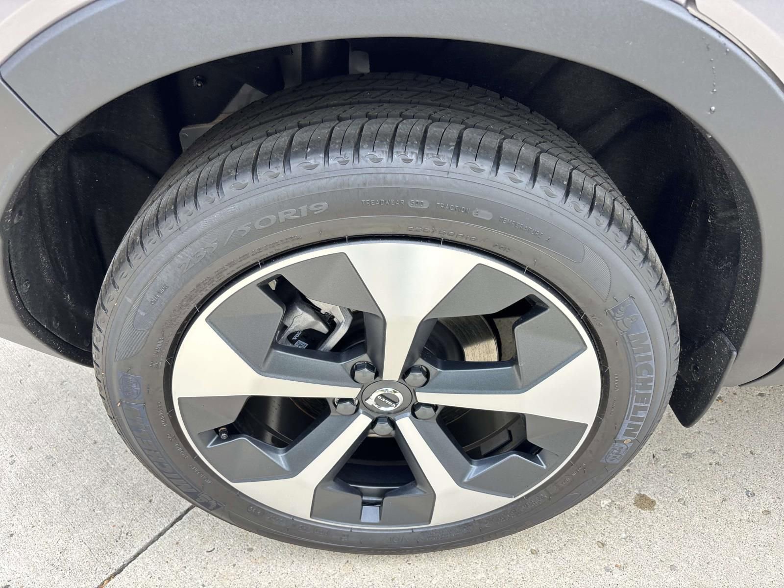 New 2026 Volvo XC40 B5 Plus w/ Protection Package Premier AWD/4WD image 10