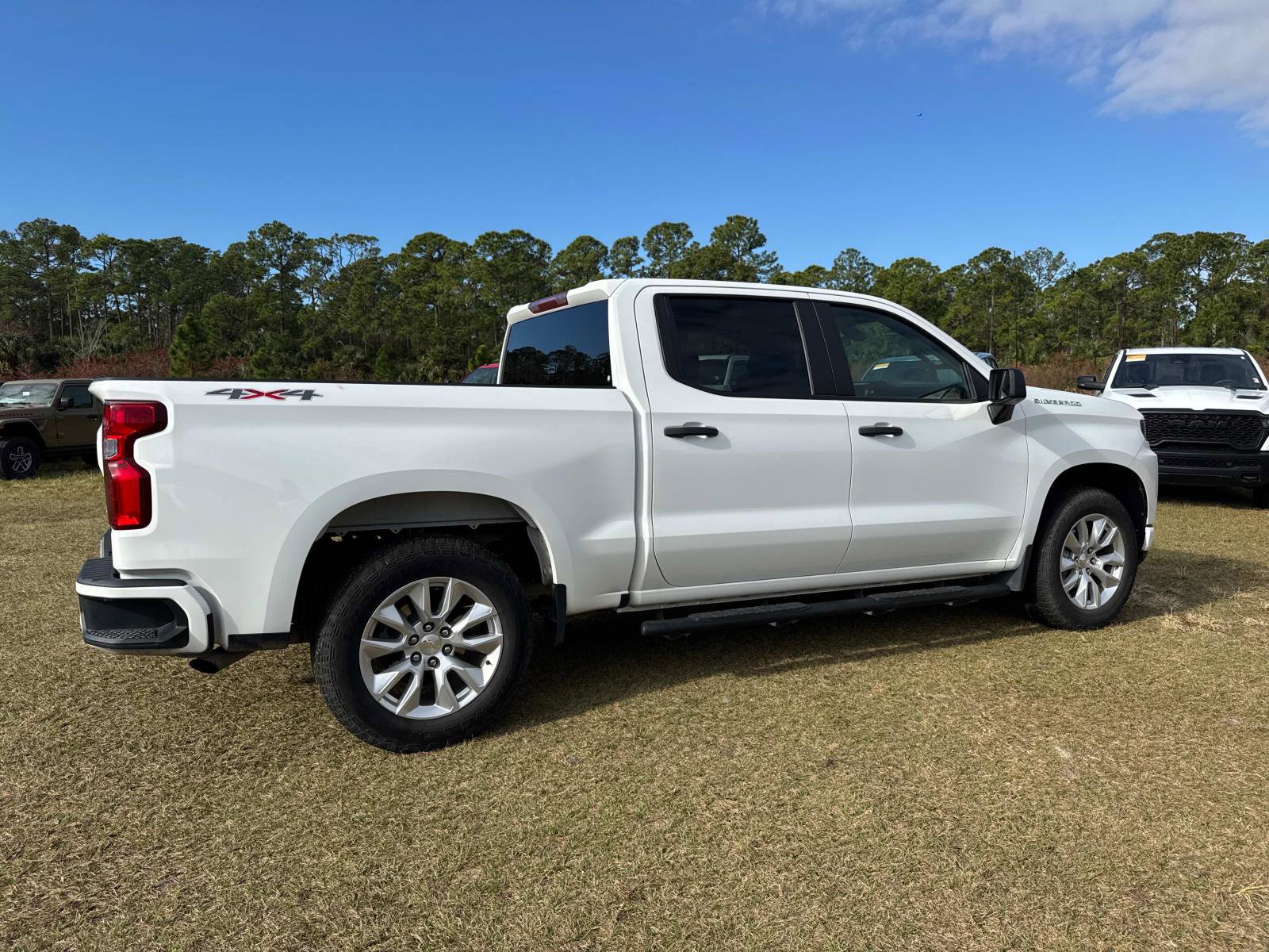 Used 2022 Chevrolet Silverado 1500 Custom image 3