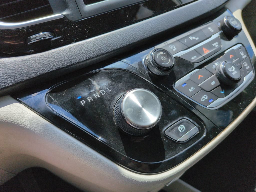 Used 2018 Chrysler Pacifica Touring Plus FWD image 25