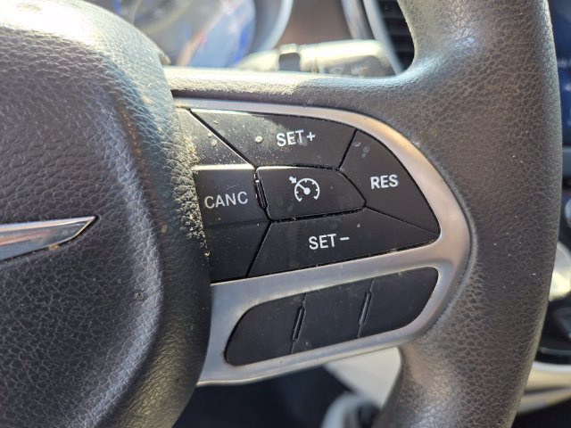 Used 2017 Chrysler Pacifica Touring FWD image 23