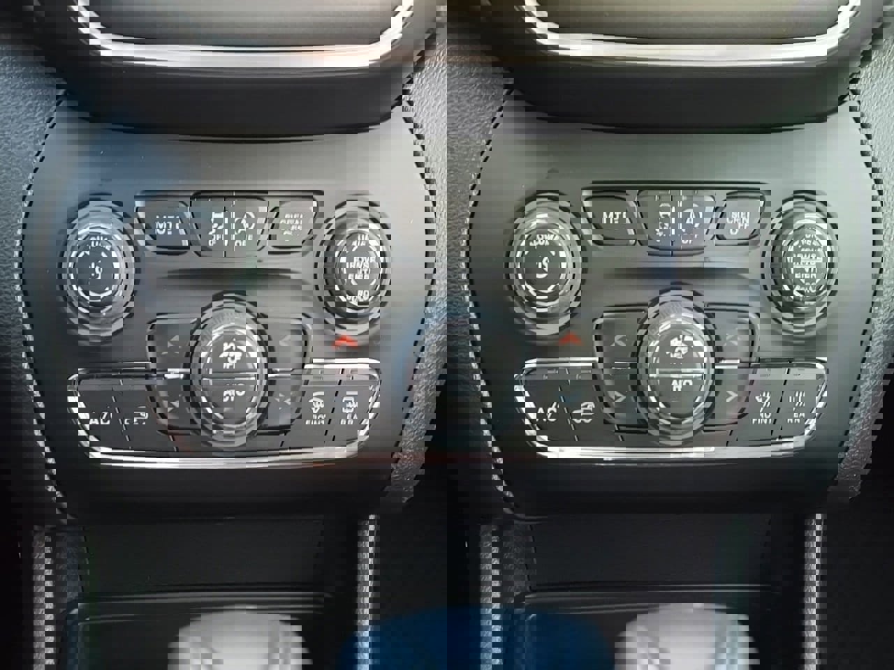 Used 2022 Jeep Cherokee Trailhawk w/ Trailer Tow Group image 18