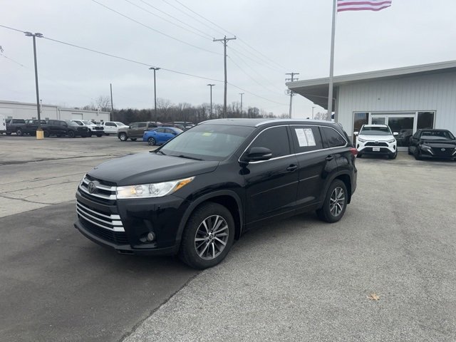 Used 2017 Toyota Highlander XLE image 2