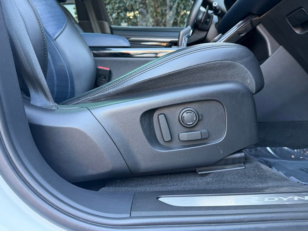 Used 2020 Land Rover Range Rover Evoque R-Dynamic SE image 35