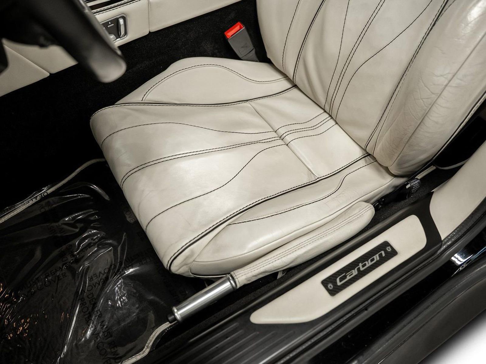 Used 2015 Aston Martin DB9 Volante image 35