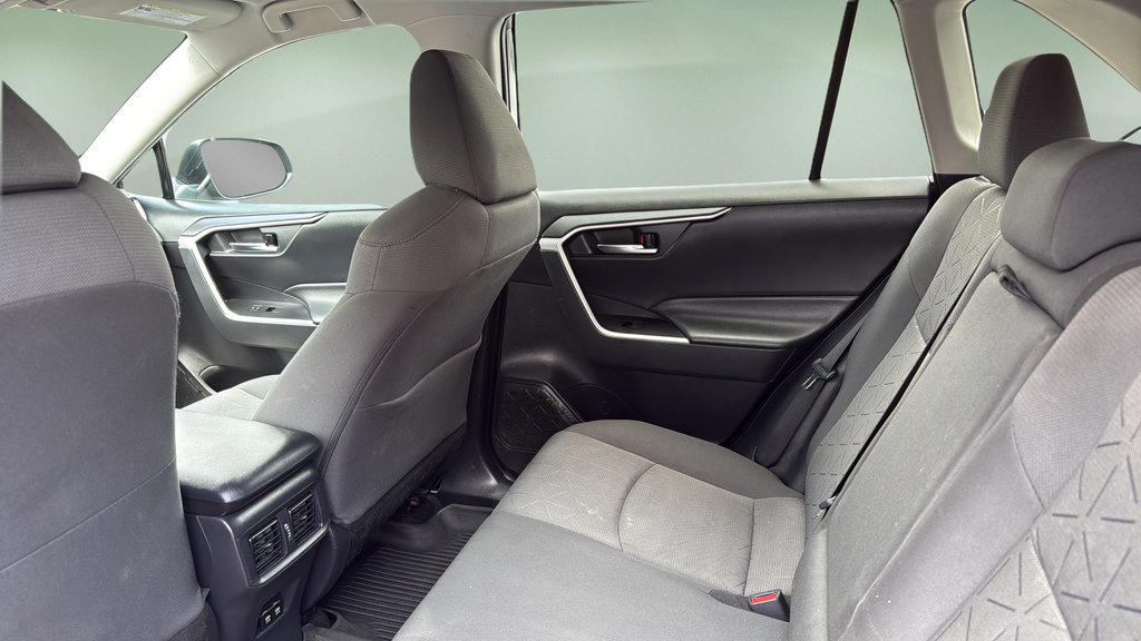 Used 2021 Toyota RAV4 XLE AWD/4WD image 15
