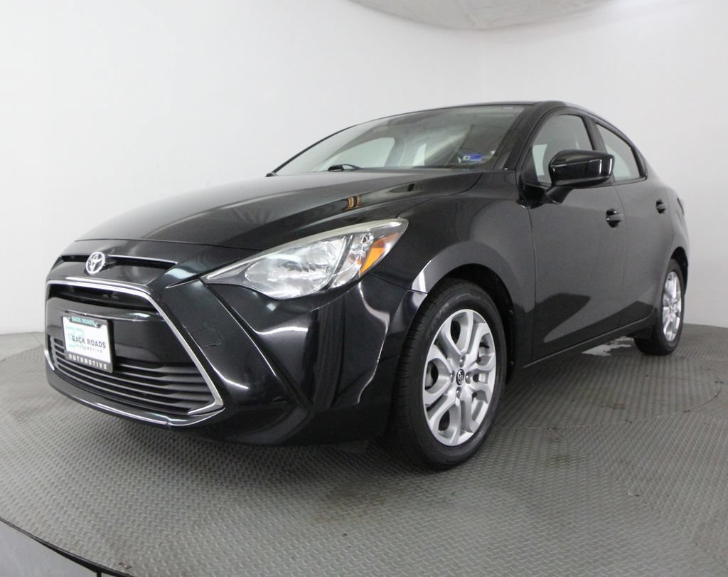 Used 2018 Toyota Yaris iA FWD image 3