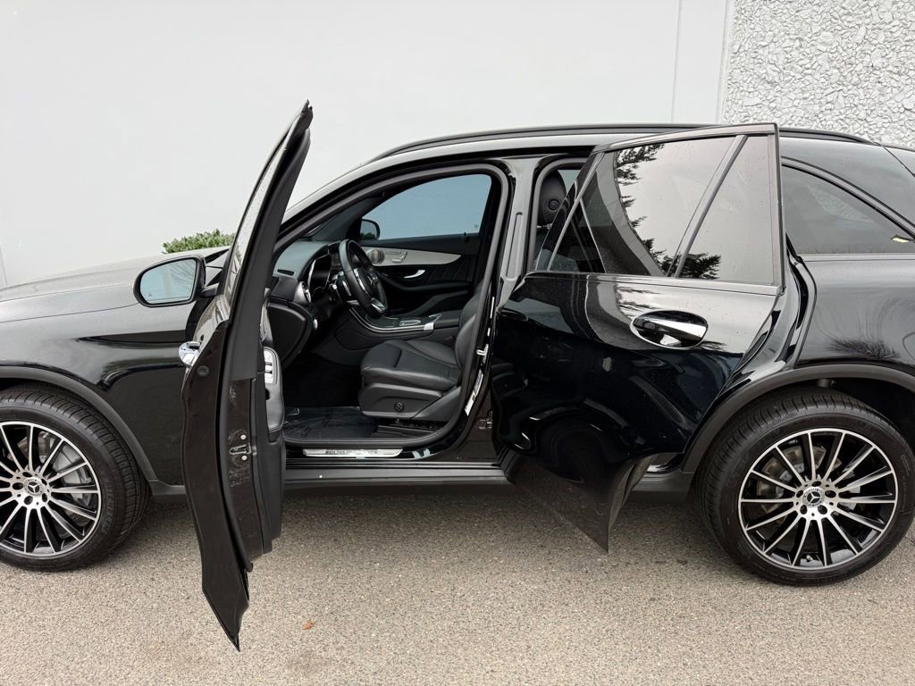 Used 2021 Mercedes-Benz GLC 300 w/ AMG Line image 18