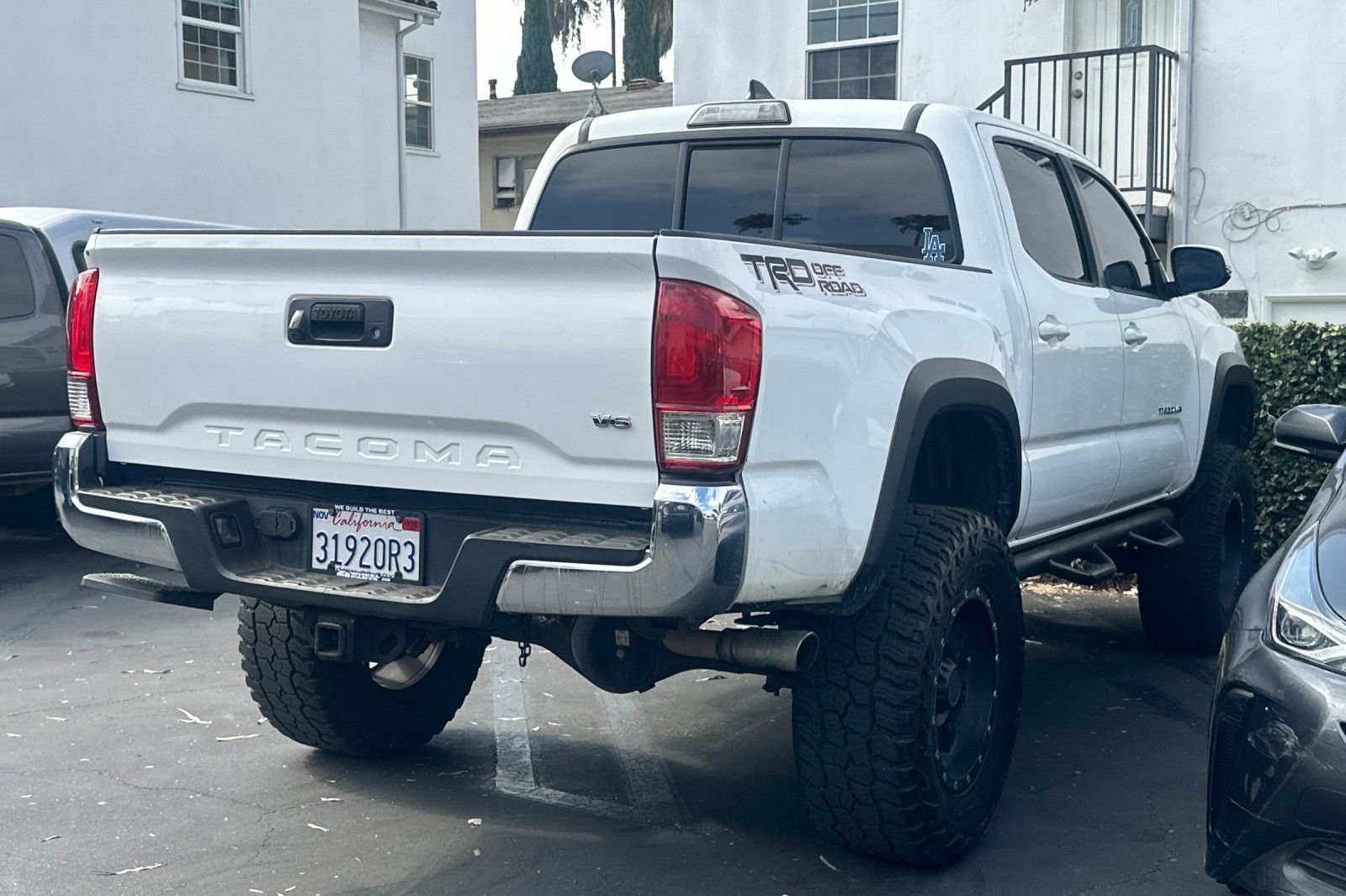Used 2016 Toyota Tacoma TRD Off-Road w/ Towing Package RWD image 5