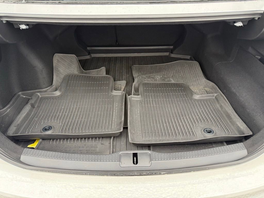 Used 2023 Toyota Crown Limited image 17