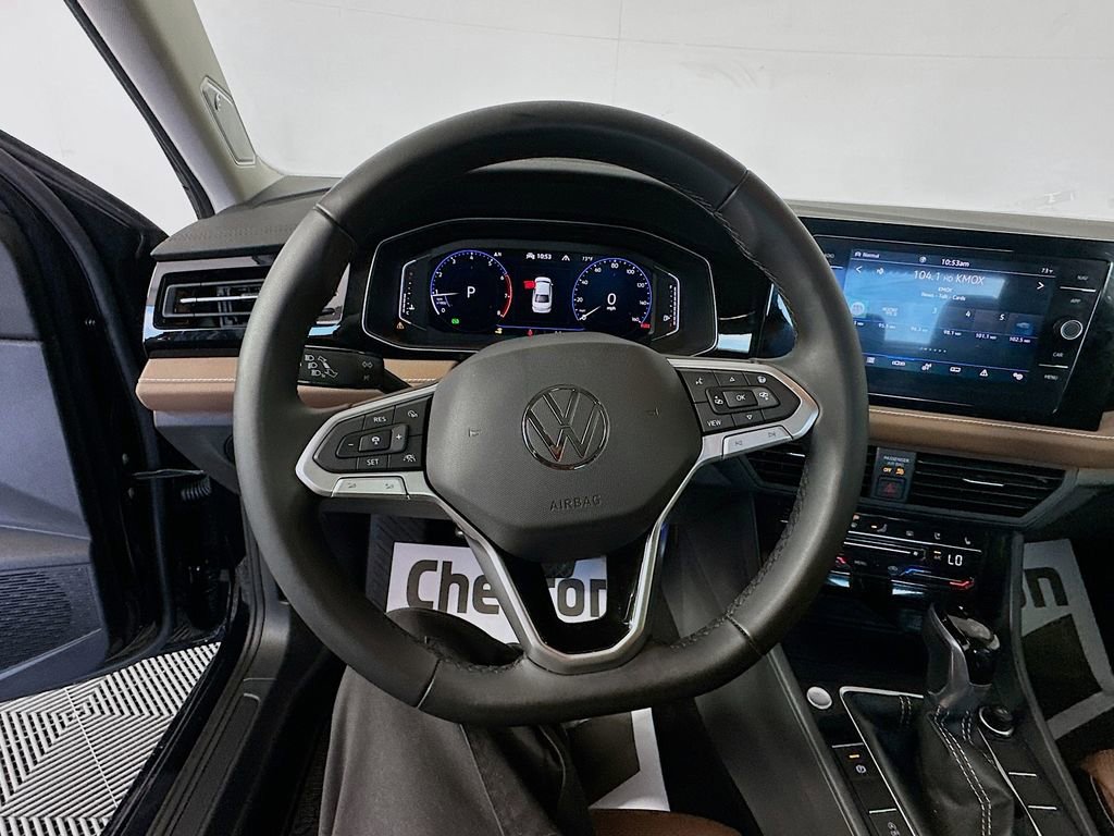 Used 2025 Volkswagen Jetta SEL FWD image 11