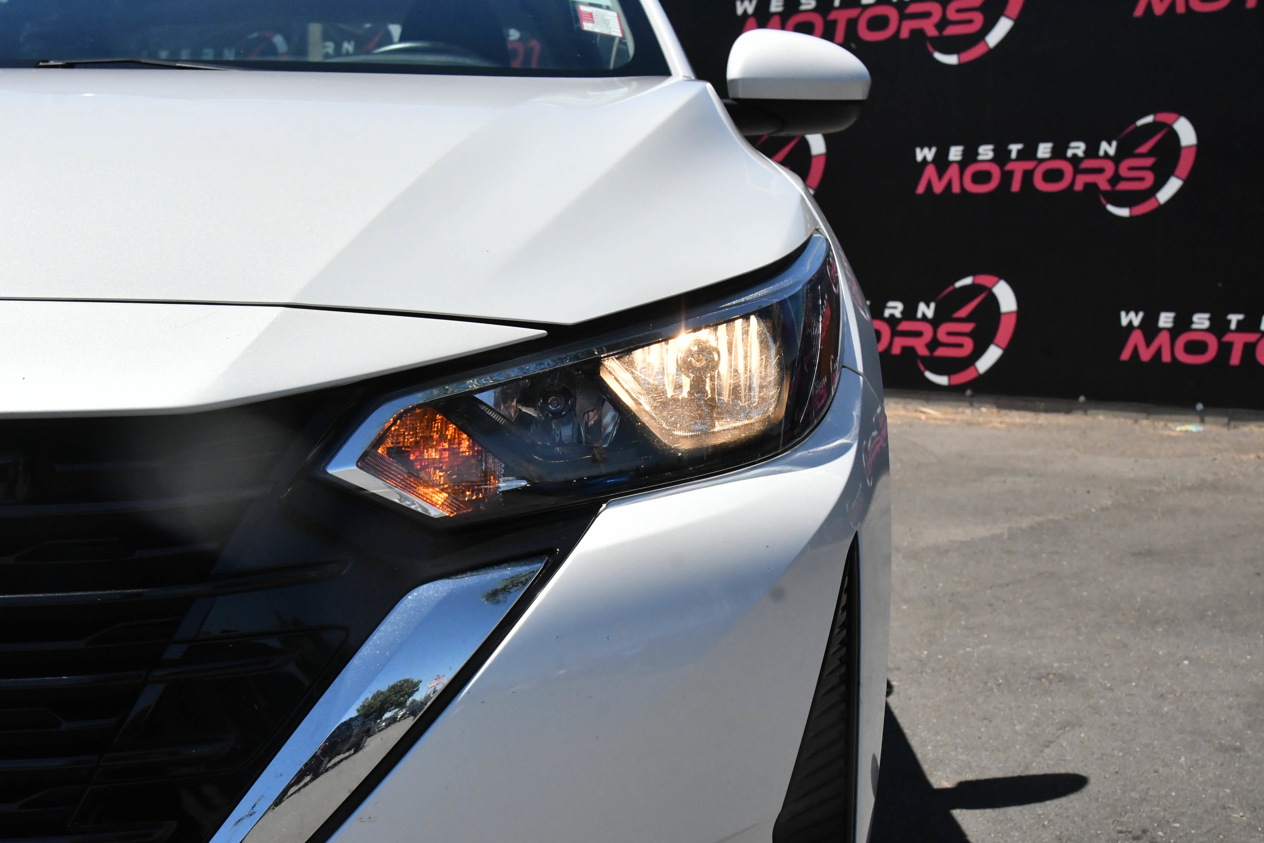 Used 2024 Nissan Sentra SV FWD image 11