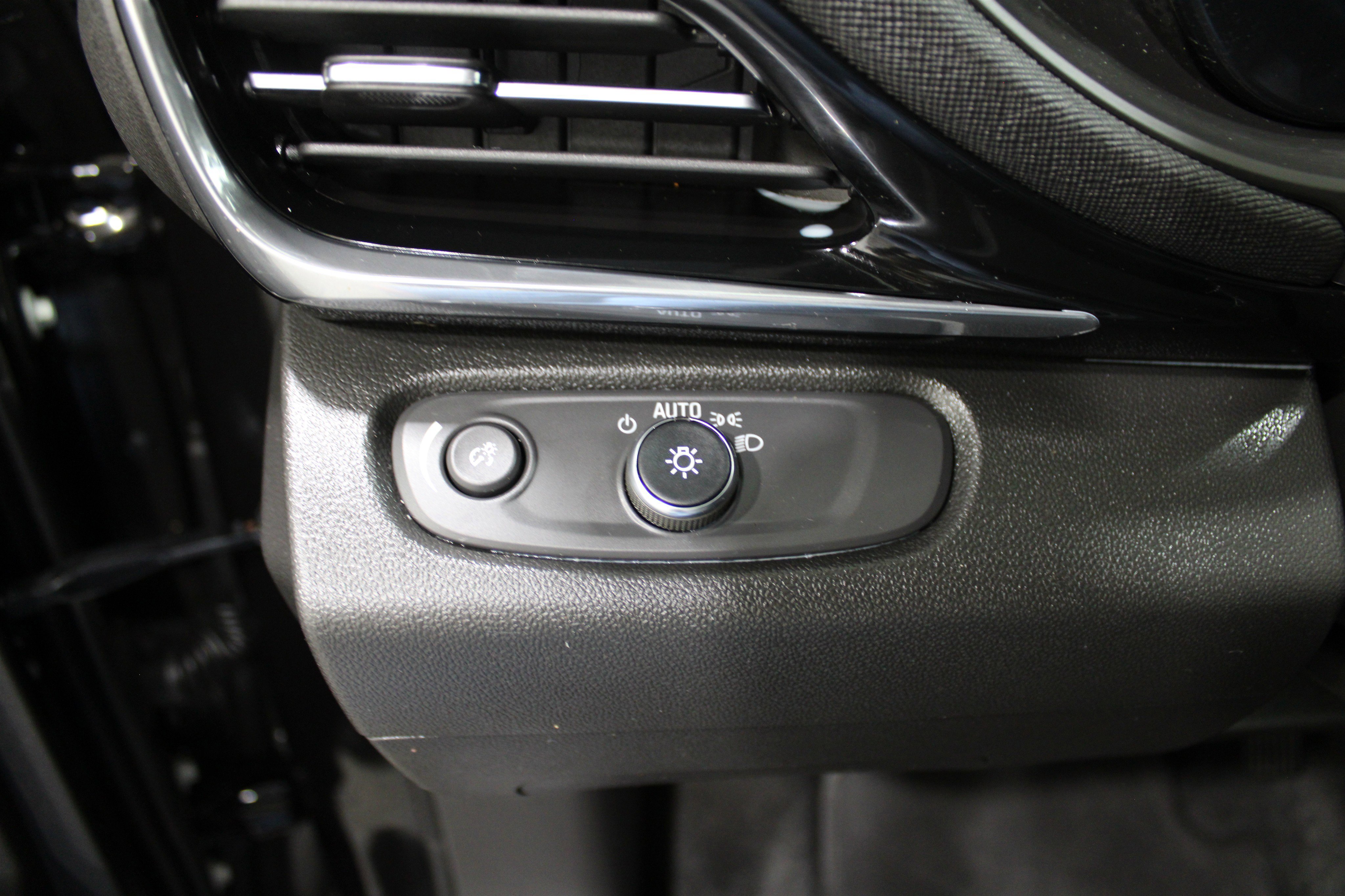 Used 2024 Buick Envista Sport Touring w/ Convenience I Package image 9