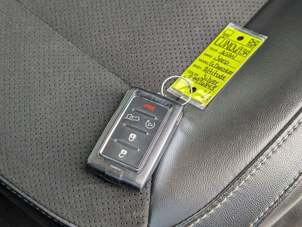 Used 2024 Jeep Grand Cherokee L Altitude image 49