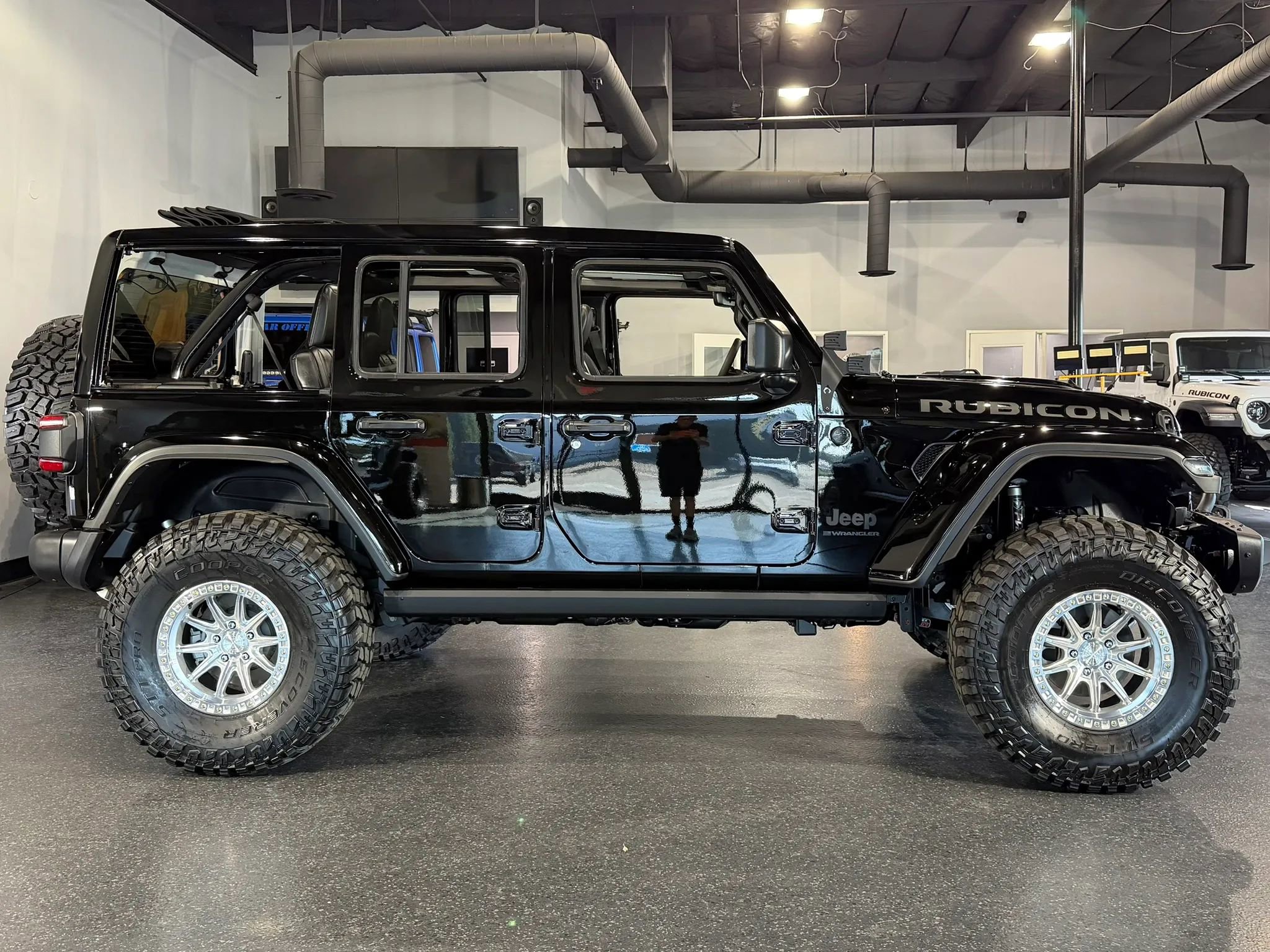 Used 2024 Jeep Wrangler Unlimited Rubicon image 16