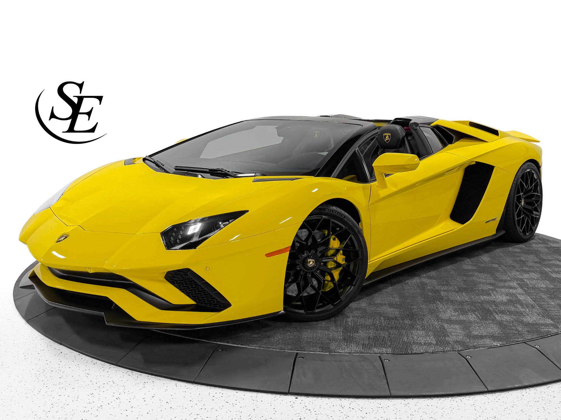 Used 2018 Lamborghini Aventador S AWD/4WD image 1