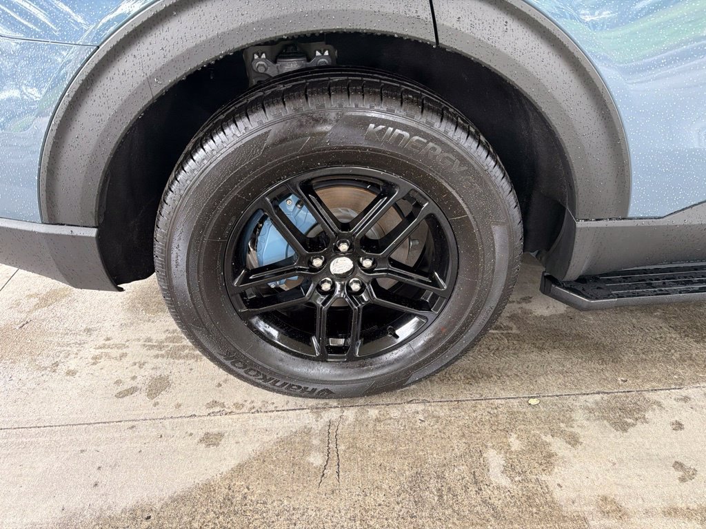 Used 2025 Ford Explorer Active RWD image 21