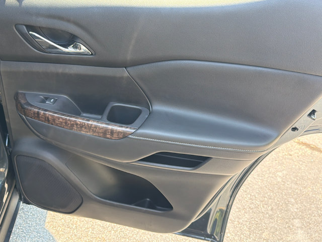 Used 2020 GMC Acadia Denali w/ Technology Package FWD image 18