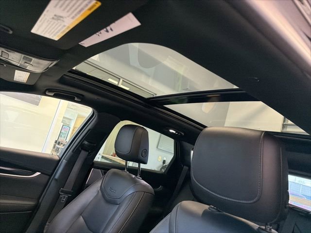 Used 2024 Cadillac XT5 Premium Luxury w/ Technology Package image 2