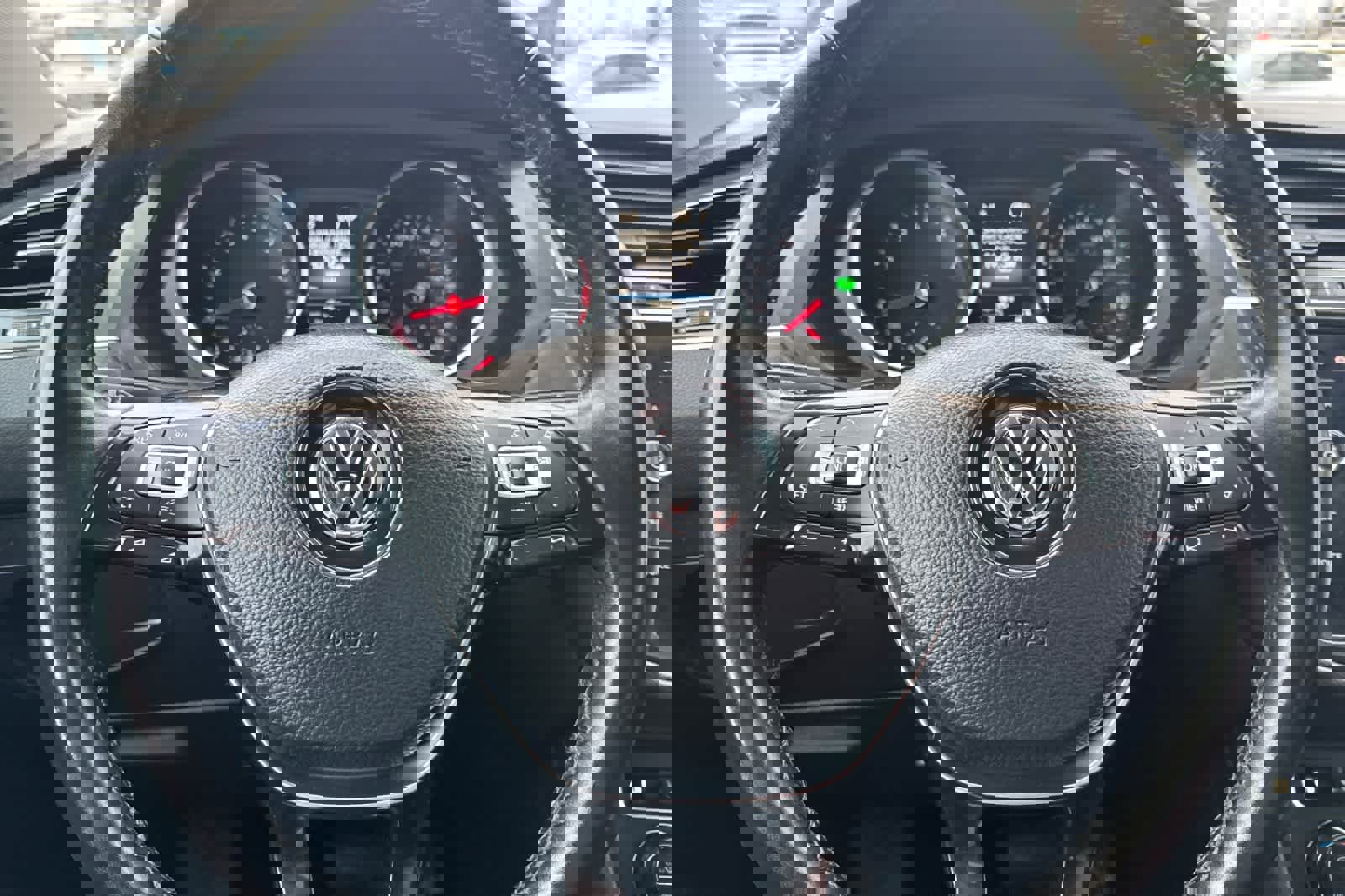 Used 2019 Volkswagen Tiguan SE image 23