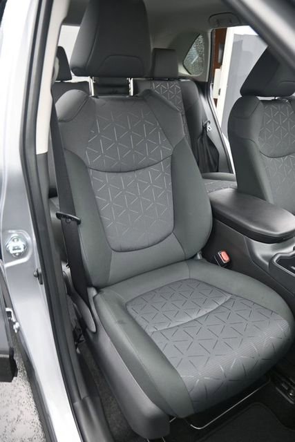 Used 2025 Toyota RAV4 XLE FWD image 15