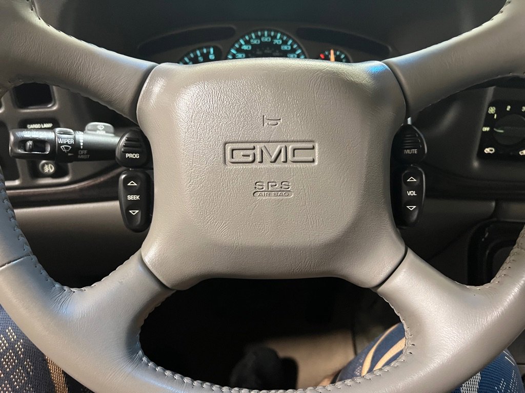 Used 2002 GMC Sierra 1500 Denali image 6