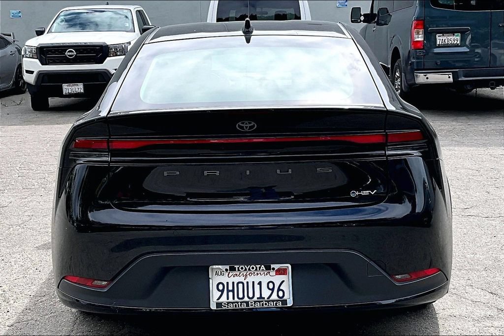 Used 2023 Toyota Prius LE FWD image 5
