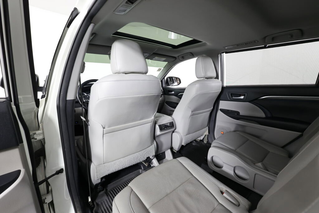 Used 2017 Toyota Highlander Limited image 14