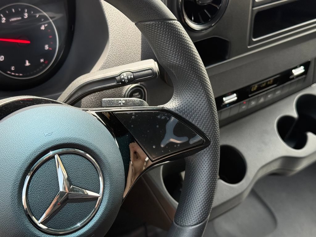 Used 2025 Mercedes-Benz Sprinter 2500 image 20